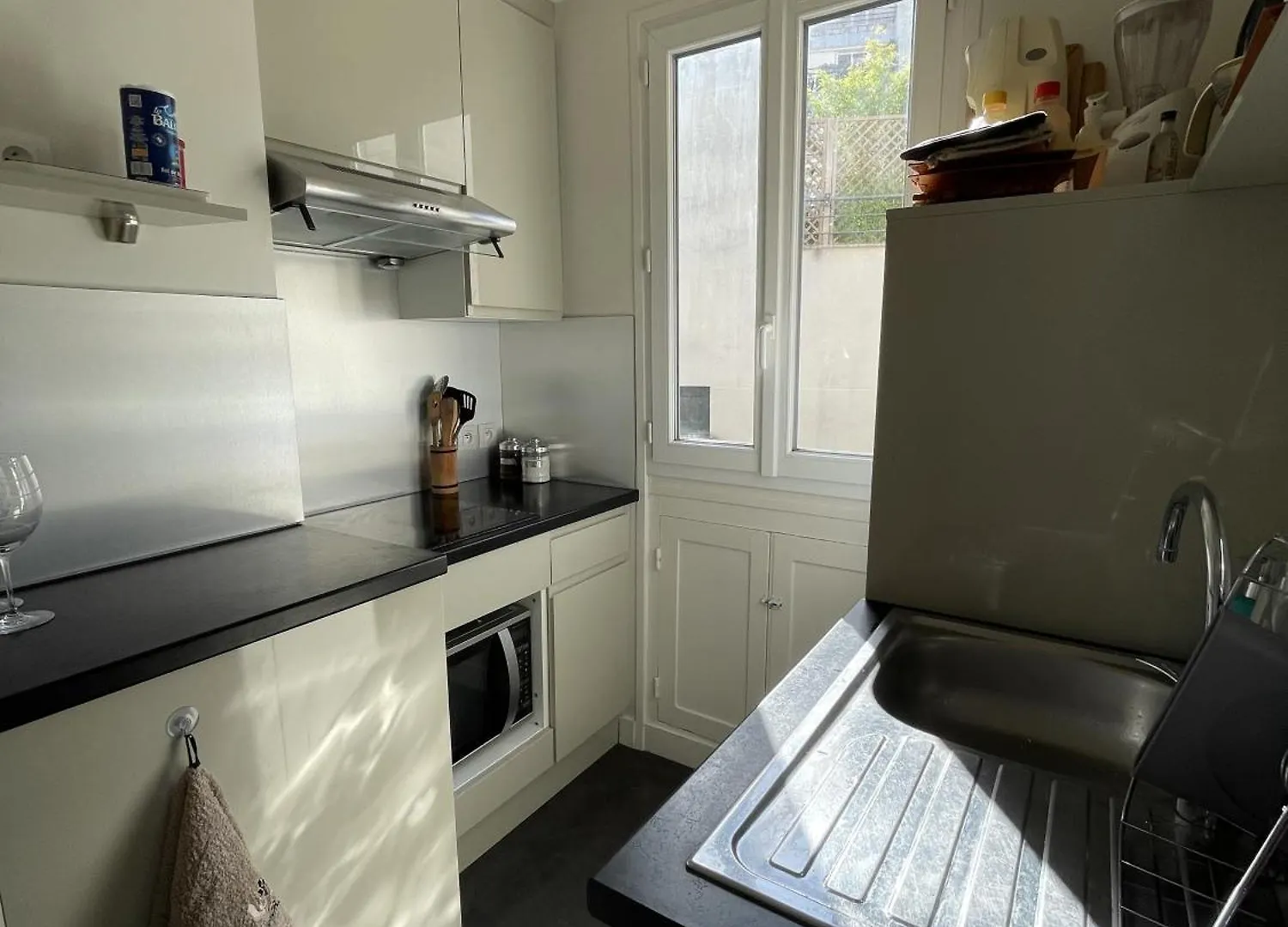 Sunny, Quiet 2-Room Apartment, 15Th - Montparnasse Paris Apartment